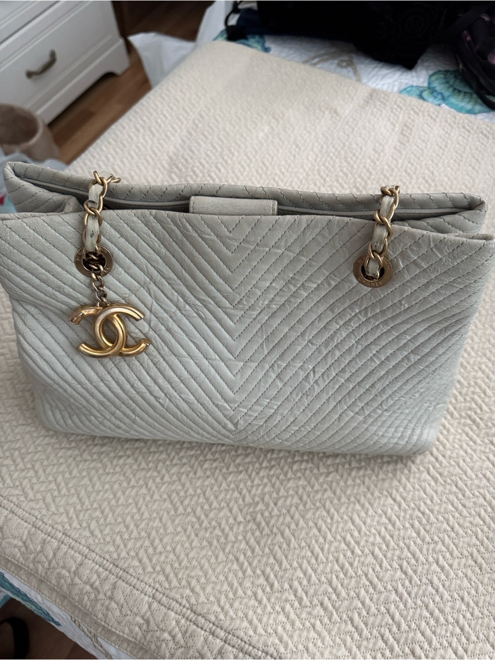 CHANEL Chevron Quilted Shoulder Bag in Cream with Gold Hardware